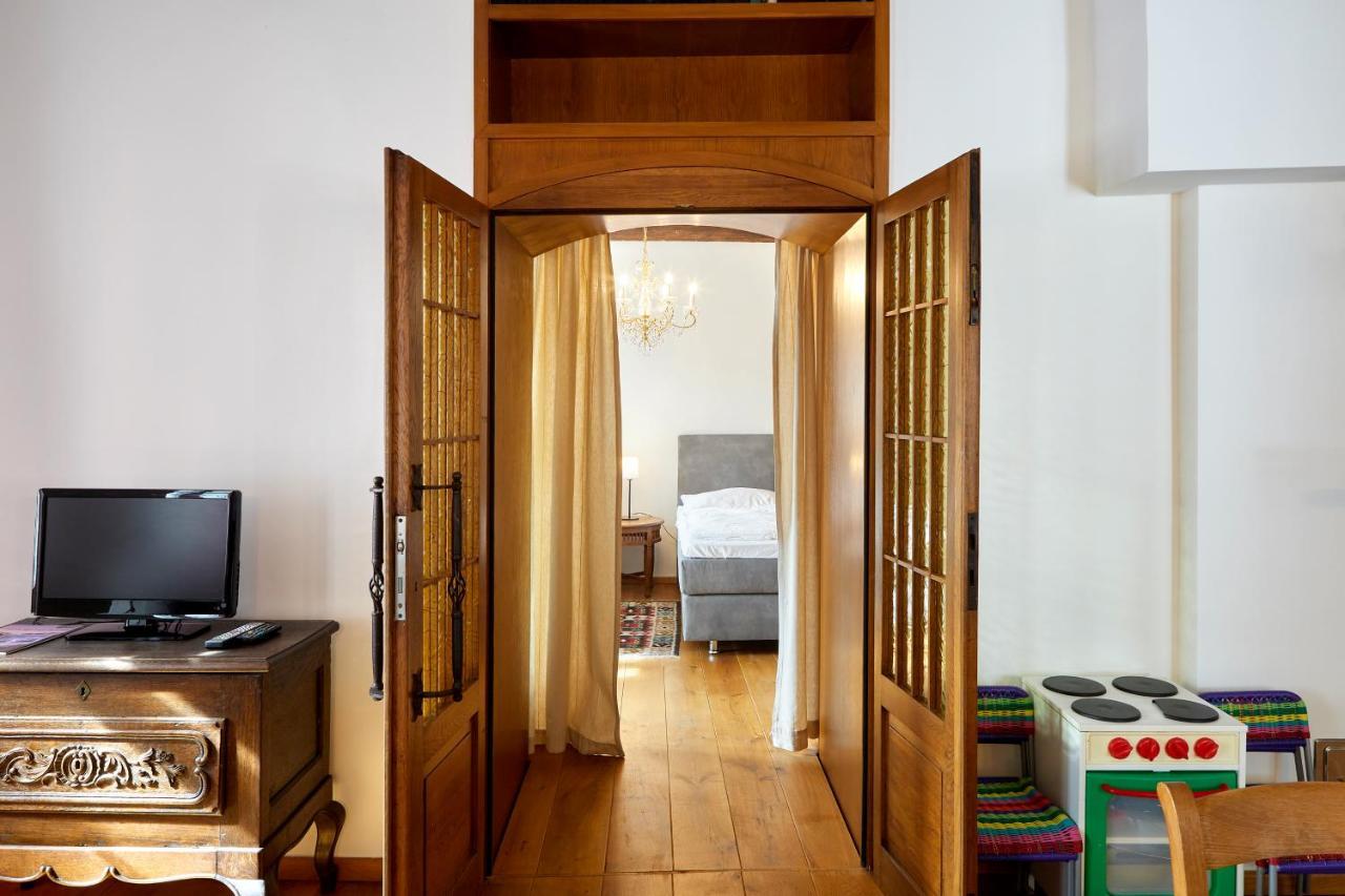 Quellenhof - Wohnen Im Denkmal - Wohnung "Hirtenturm" 布兰肯海姆 外观 照片